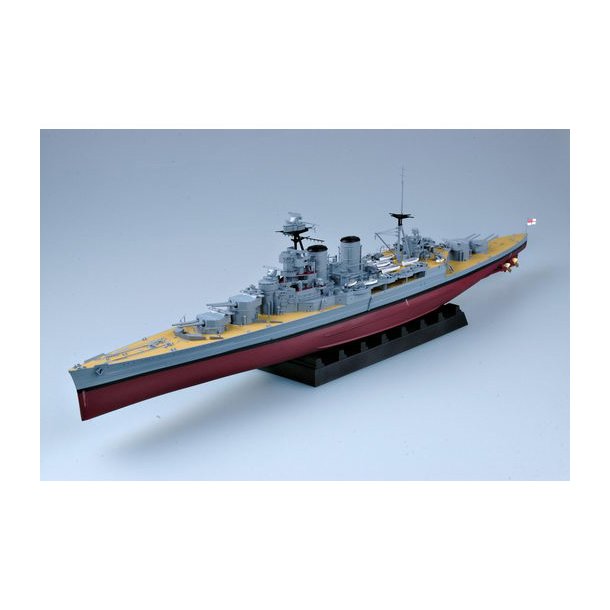 HMS Hood - Trumpeter 1/350 på Gombotec webshop.